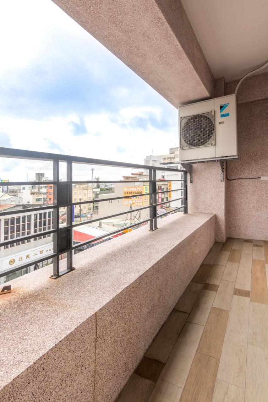 Jhongshan Building Bed And Breakfast Hualien Exterior foto